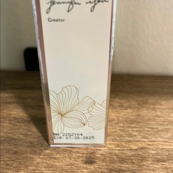 Purlisse Perfect Glow BB Cream SPF 30 - medium - Picture 2 of 3